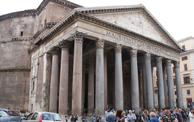 My-scooter-rent-in-rome-tour-square-piazza-del-pantheon