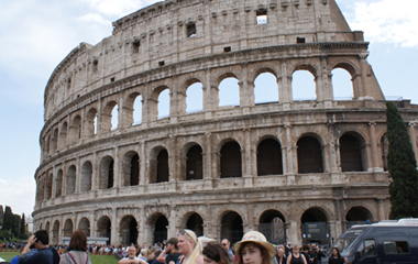 My-scooter-rent-in-rome-vespa-tour_colosseo-colosseum